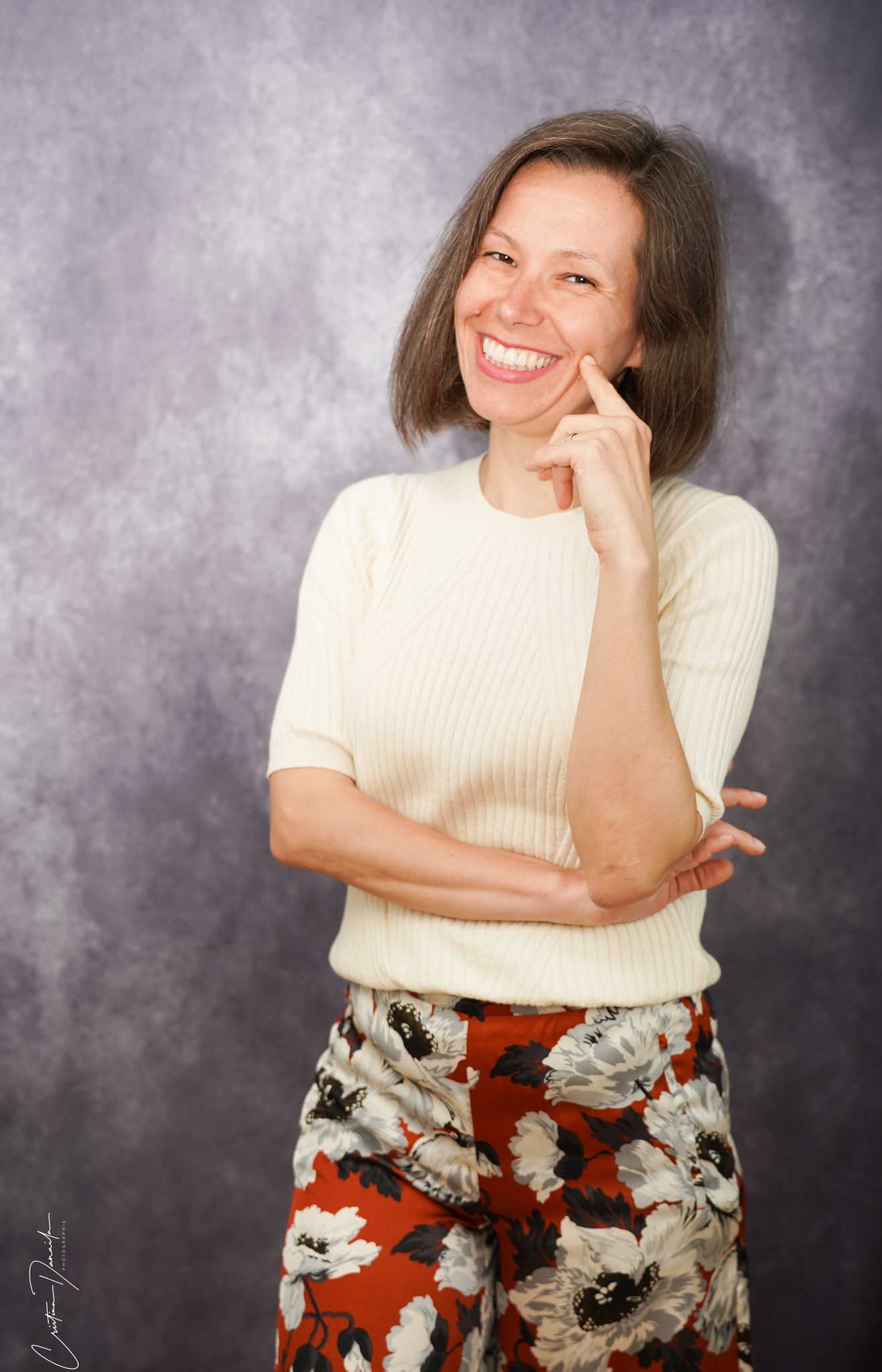 Dorela iEPAN laughing, Energy Healing practitioner